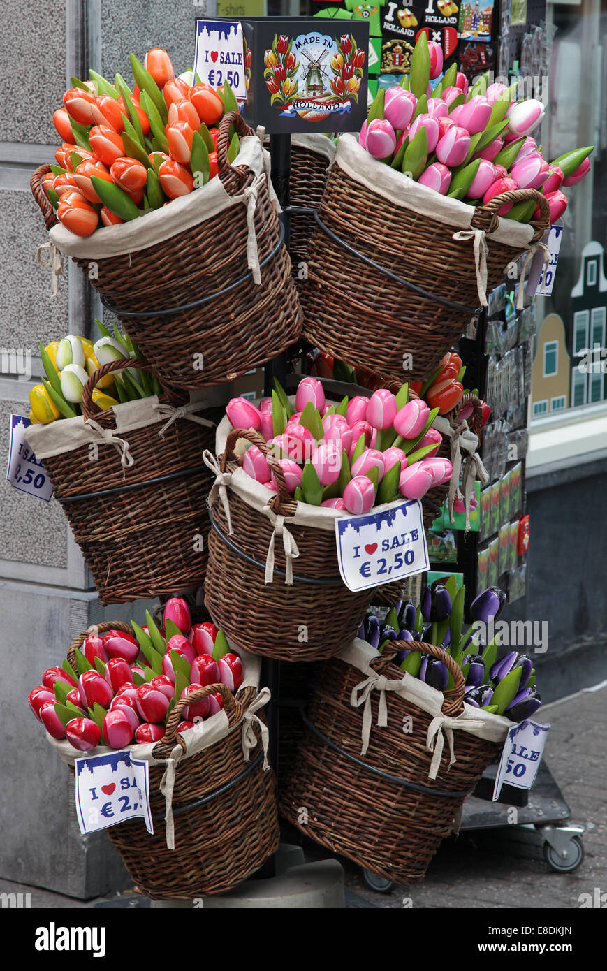 I tulipani in legno nel mercato dei fiori di Amsterdam Foto stock - Alamy