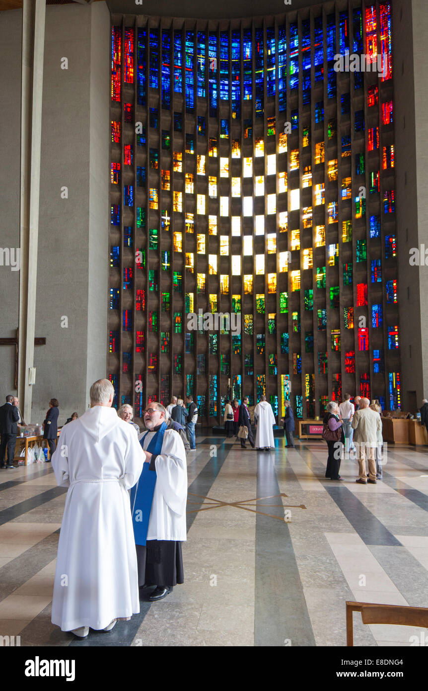 L'interno del nuovo St Michael's Cathedral, Coventry, Warwickshire, Inghilterra, Regno Unito Foto Stock