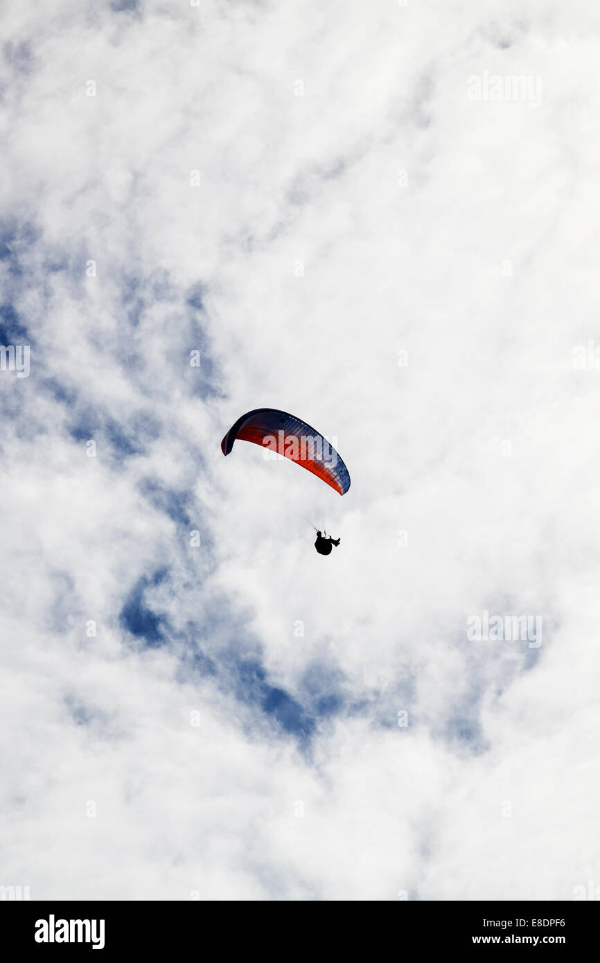 Parapendio Il parapendio è il ricreativo e competitivo sport di avventura di battenti parapendii hobby passatempo attività per il tempo libero Foto Stock