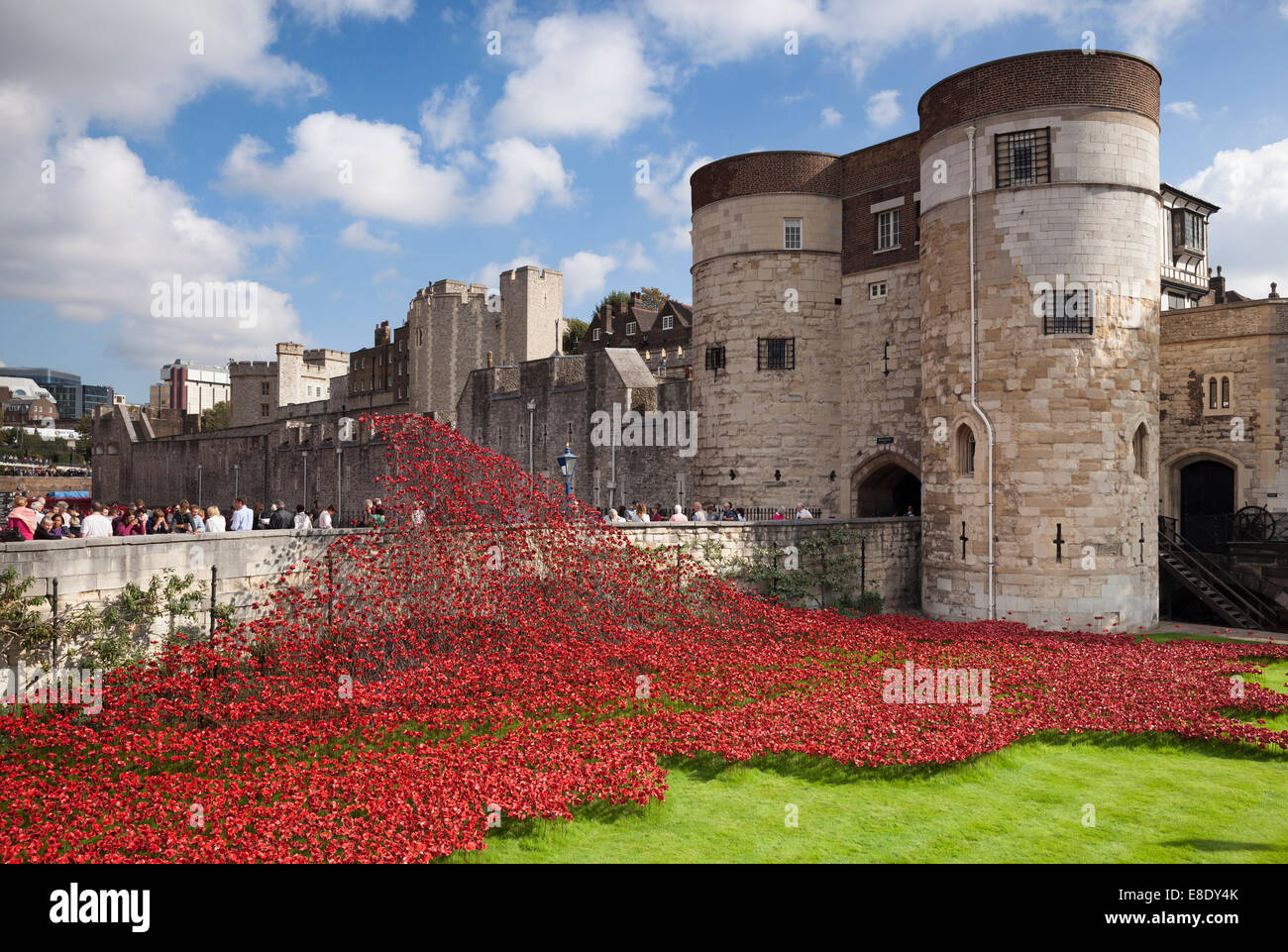 Torre di Londra Poppy Papaveri sangue Sweep Terre e mari di Rosso UK Fotografia