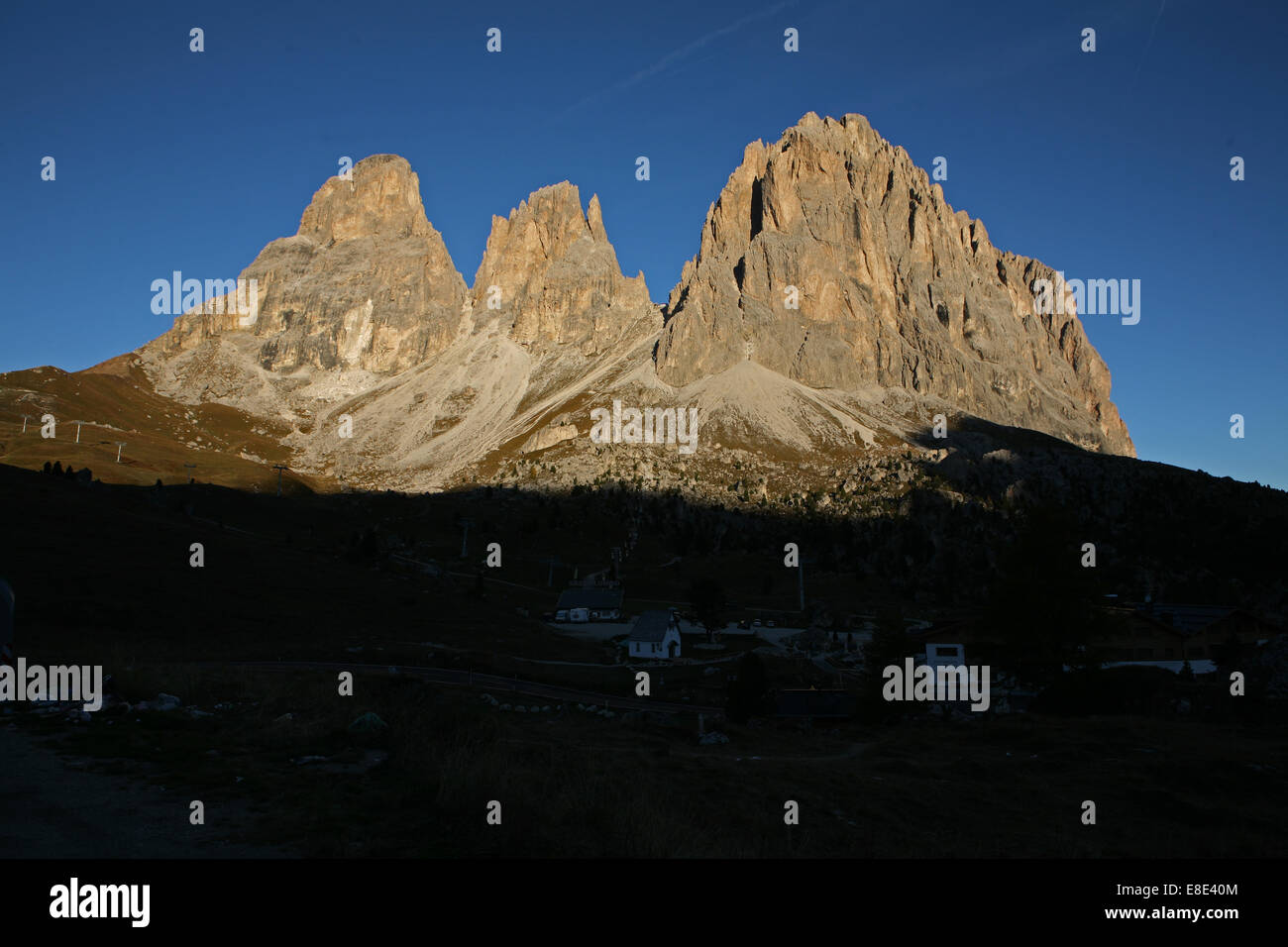 Il gruppo del Sassolungo, il Gruppo del Sasso Lungo, Dolomiti, Passo Sella Foto Stock