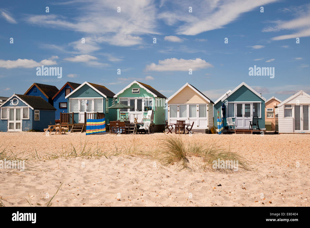Beach Huts a Hengistbury Head, vicino Mudeford, Christchurch, Dorset, Inghilterra, Regno Unito Foto Stock
