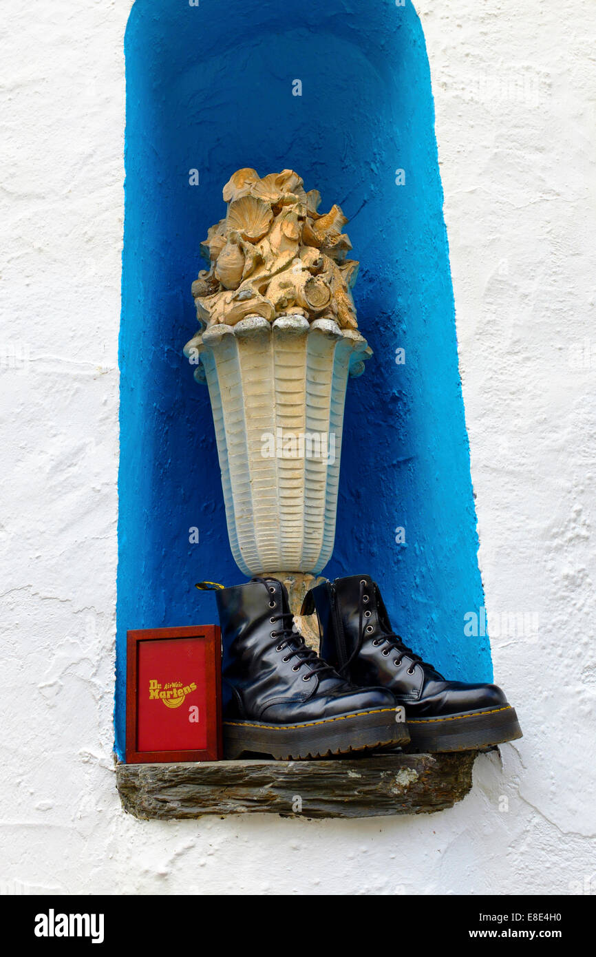 Pubblicità per 'Dr di Martens durante il Festival "No.6'. 6 Settembre 2014 a Portmeirion, Galles del Nord, Regno Unito. Foto Stock
