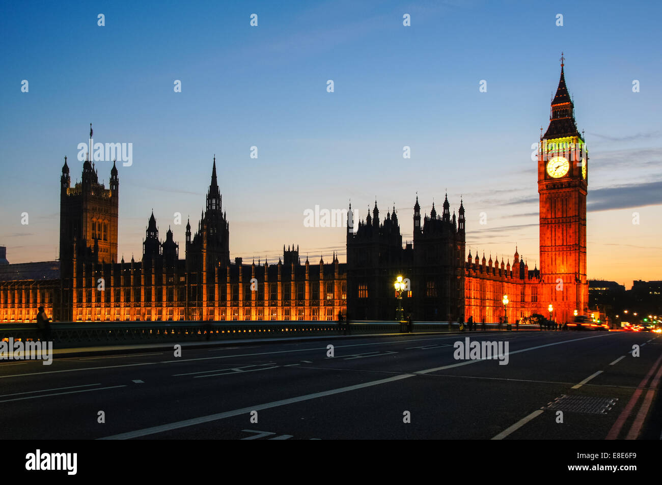 Il Big Ben e le case del Parlamento al crepuscolo, Londra England Regno Unito Regno Unito Foto Stock
