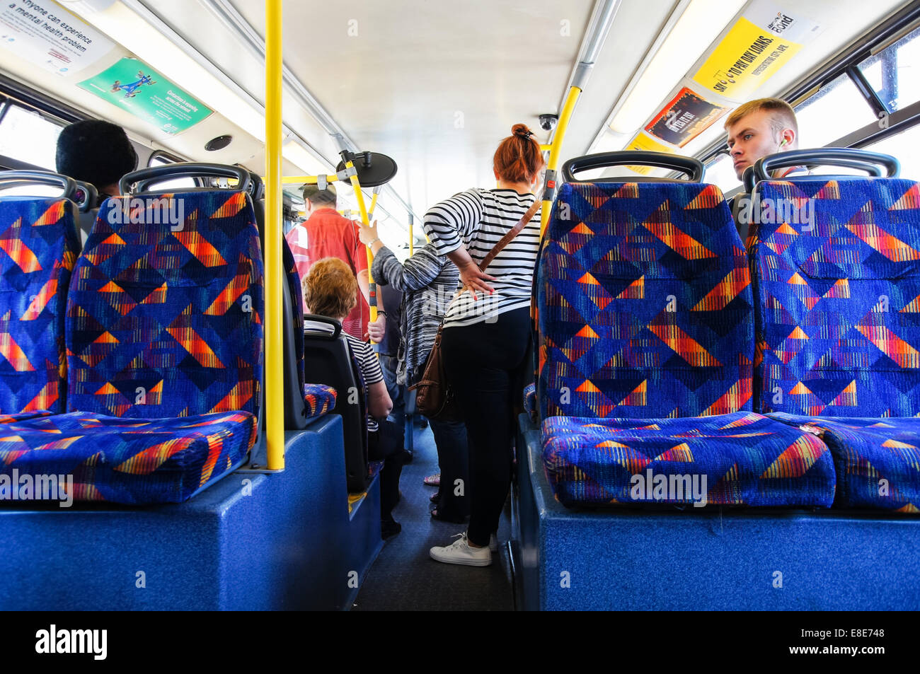 I passeggeri a bordo di autobus di Londra, Londra England Regno Unito Regno Unito Foto Stock
