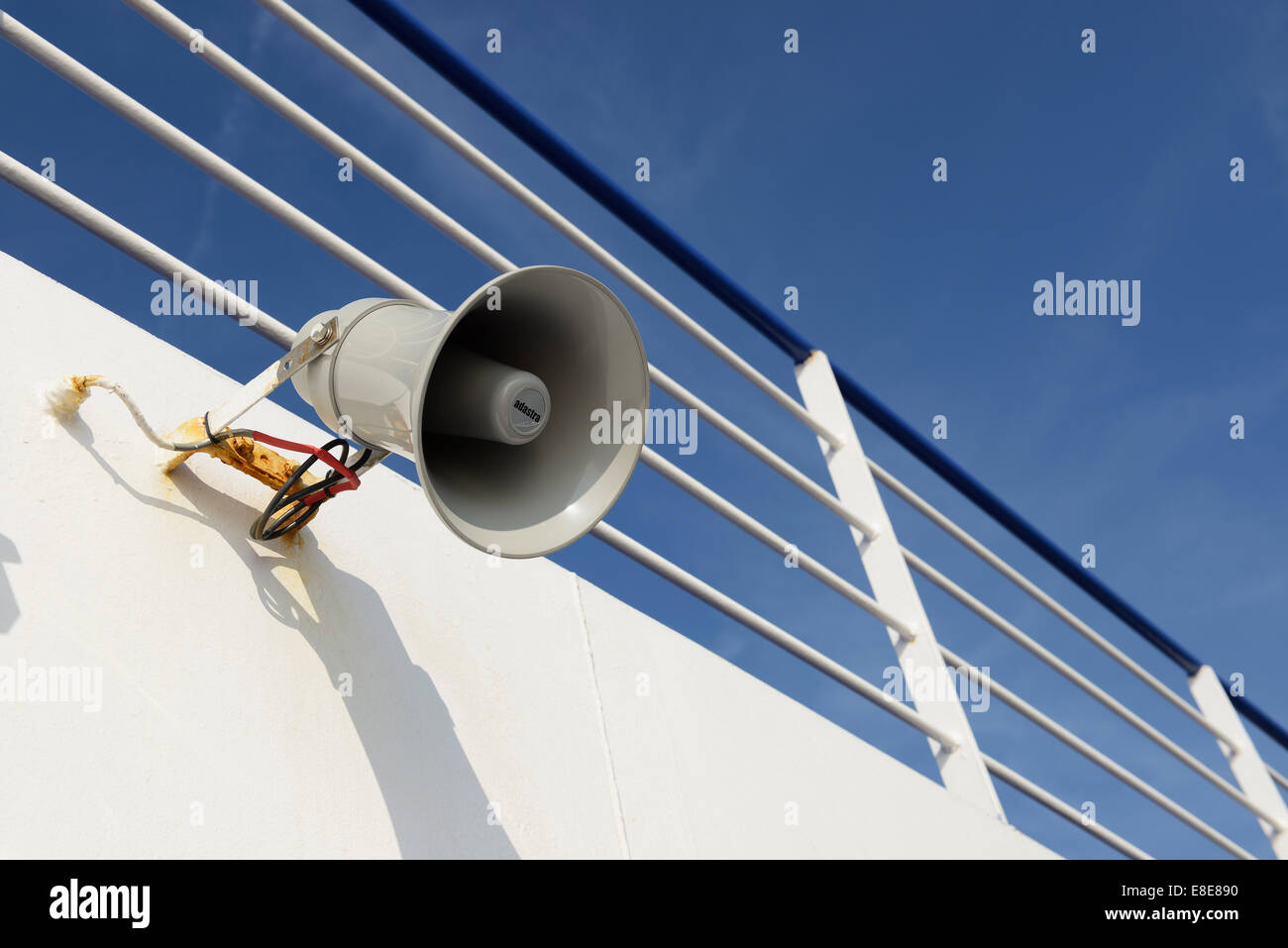 Altoparlante Tannoy sul ponte di una nave traghetto Foto Stock