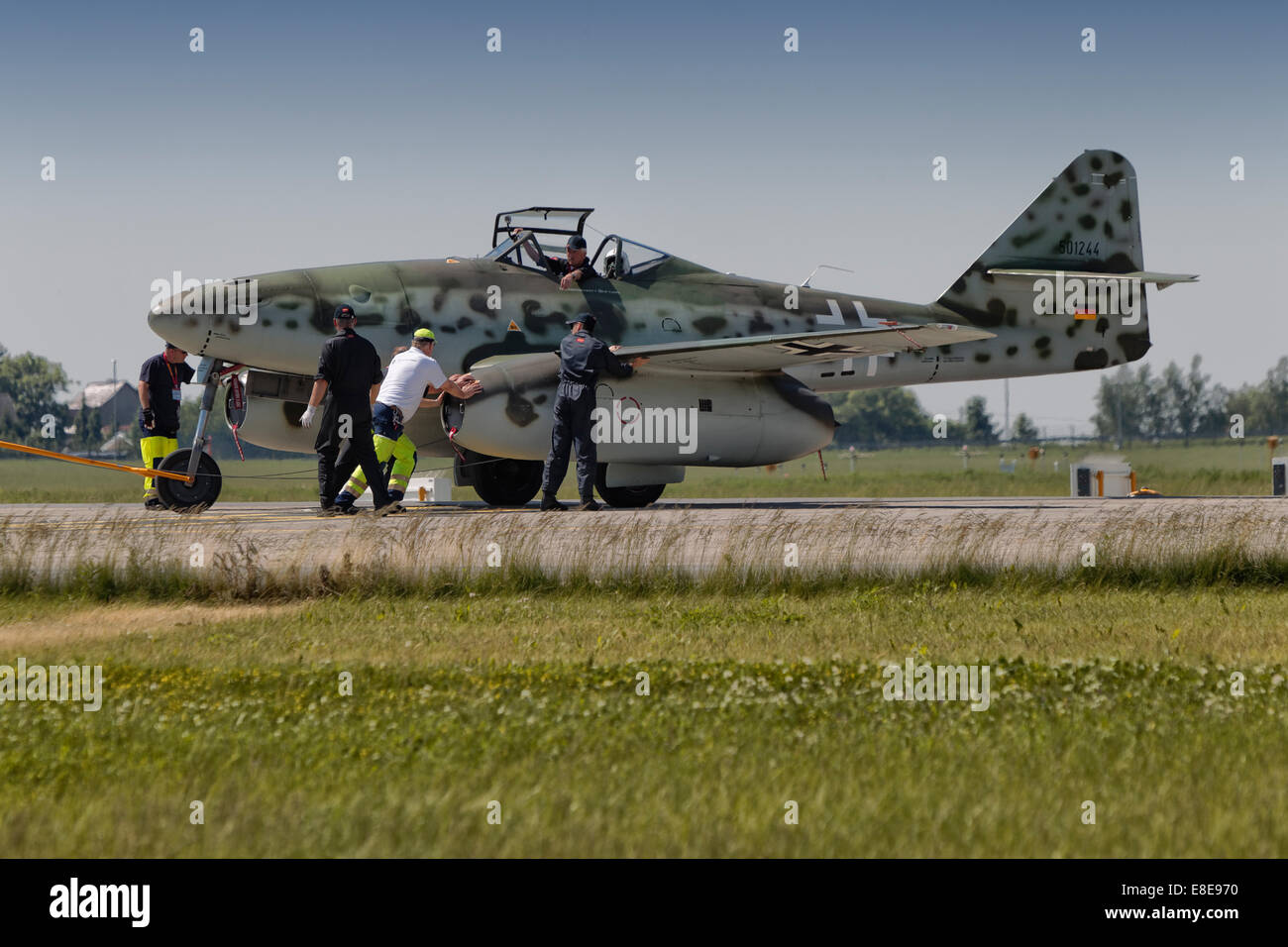 Schoenefeld, Germania, ILA 2014, preparazioni per un air show di aerei da combattimento Me 262 Foto Stock
