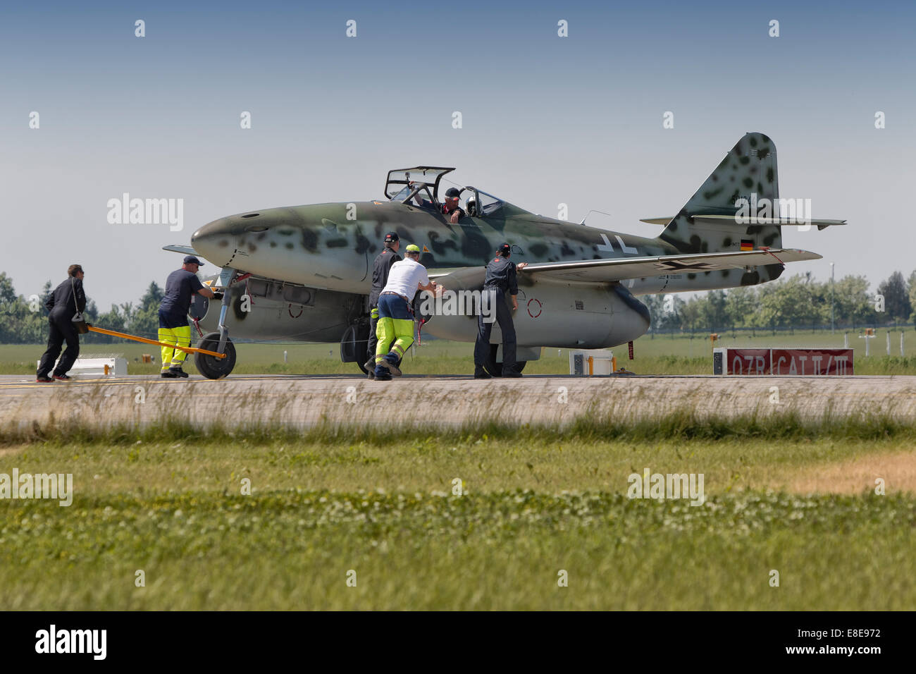 Schoenefeld, Germania, ILA 2014, preparazioni per un air show di aerei da combattimento Me 262 Foto Stock