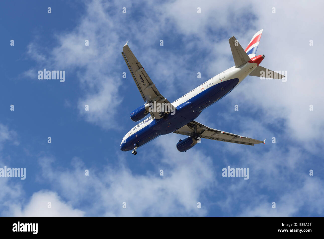British Airways Airbus A320 che sull'approccio finale all'Aeroporto di Manchester REGNO UNITO Foto Stock