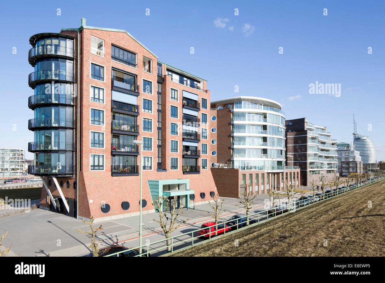 Visione di mare, Weser Loft e onda Weser edifici residenziali, Quartier Lloyd Marina, area di sviluppo a Neuen Hafen Foto Stock