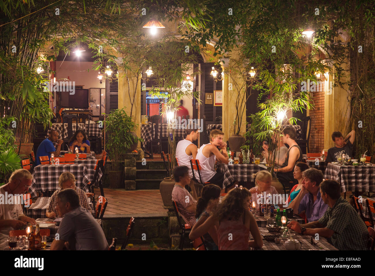 Il Vietnam, Quang Nam Hoi An old town (Sito UNESCO), vecchie case ristrutturate come caffetterie e boutique hotels Foto Stock