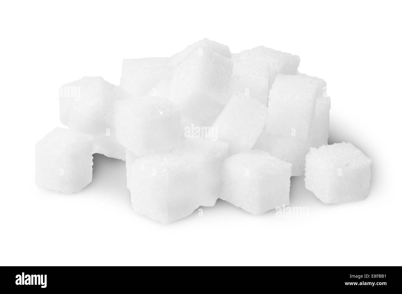 Pila di cubetti di zucchero isolato su sfondo bianco Foto Stock