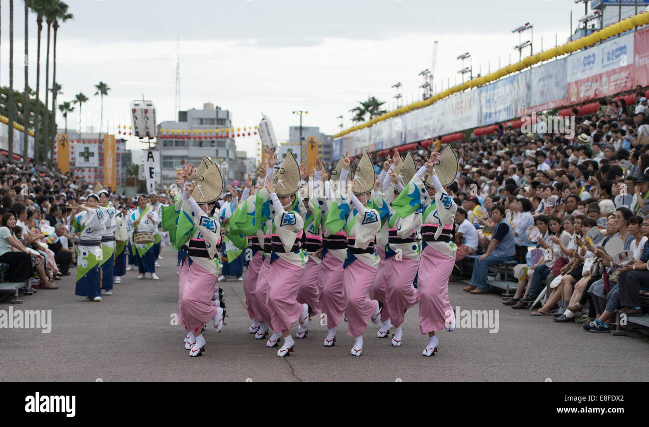 L'Awa odori ( Awa Dance Festival ) si è tenuto dal 12 al 15 agosto a Tokushima città su Shikoku Giappone Foto Stock