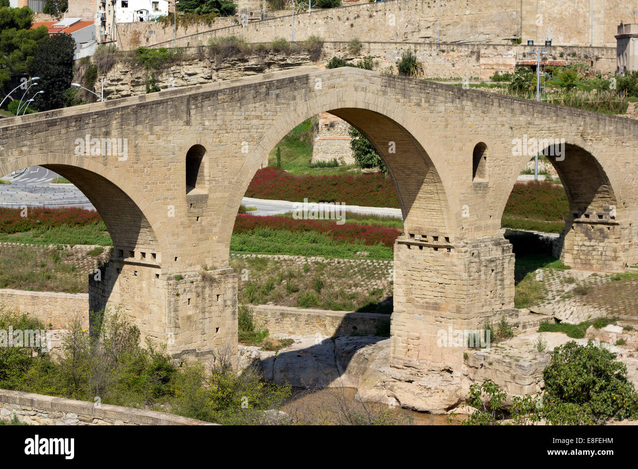 Ponte Vecchio è di origine romana in Manresa, Catalogna (Spagna). Il fiume è Cardener. Foto Stock