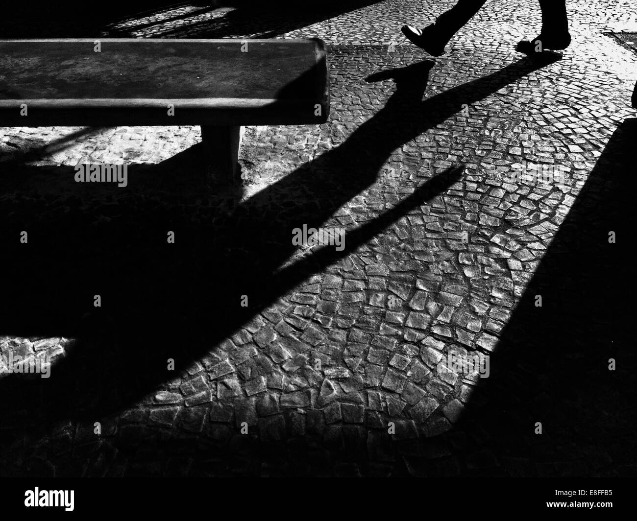 Ombra di uomo sulla strada Foto Stock
