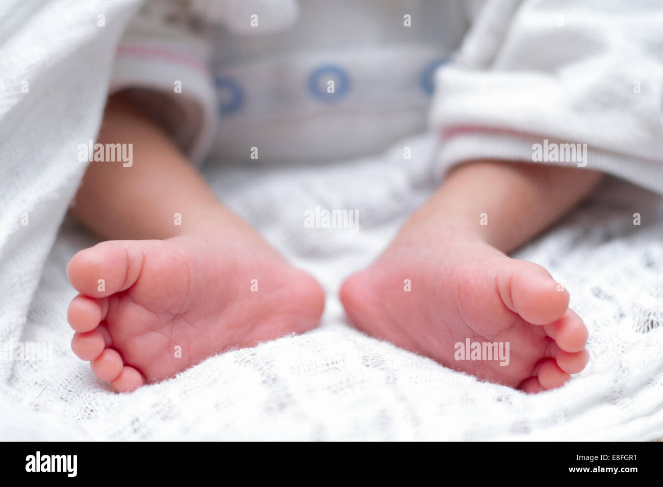 In prossimità dei piedi del bambino Foto Stock