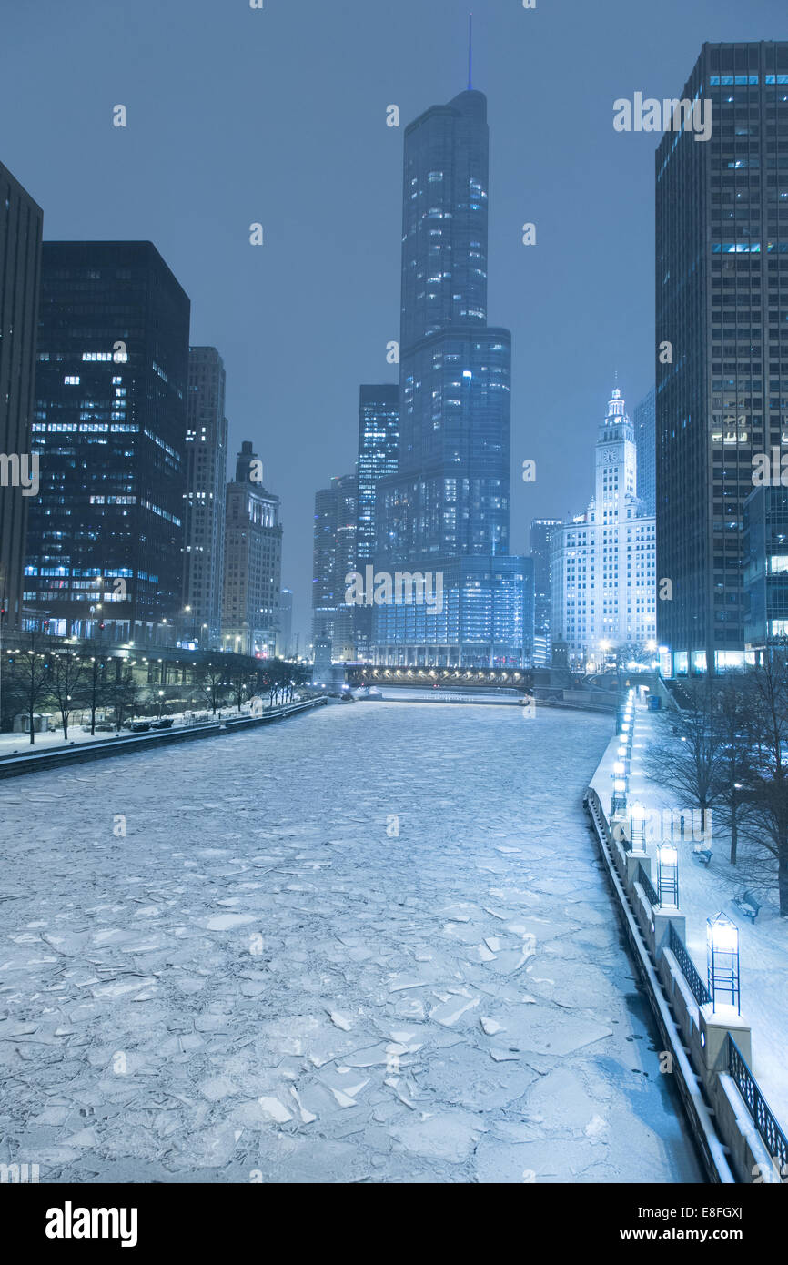 Skyline di Chicago in inverno, Illinois, Stati Uniti Foto Stock