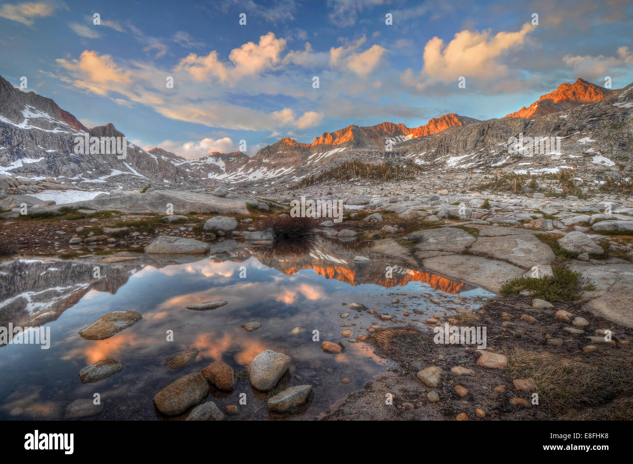Stati Uniti, California, Sequoia National Park, Tramonto su nove conca del Lago Foto Stock