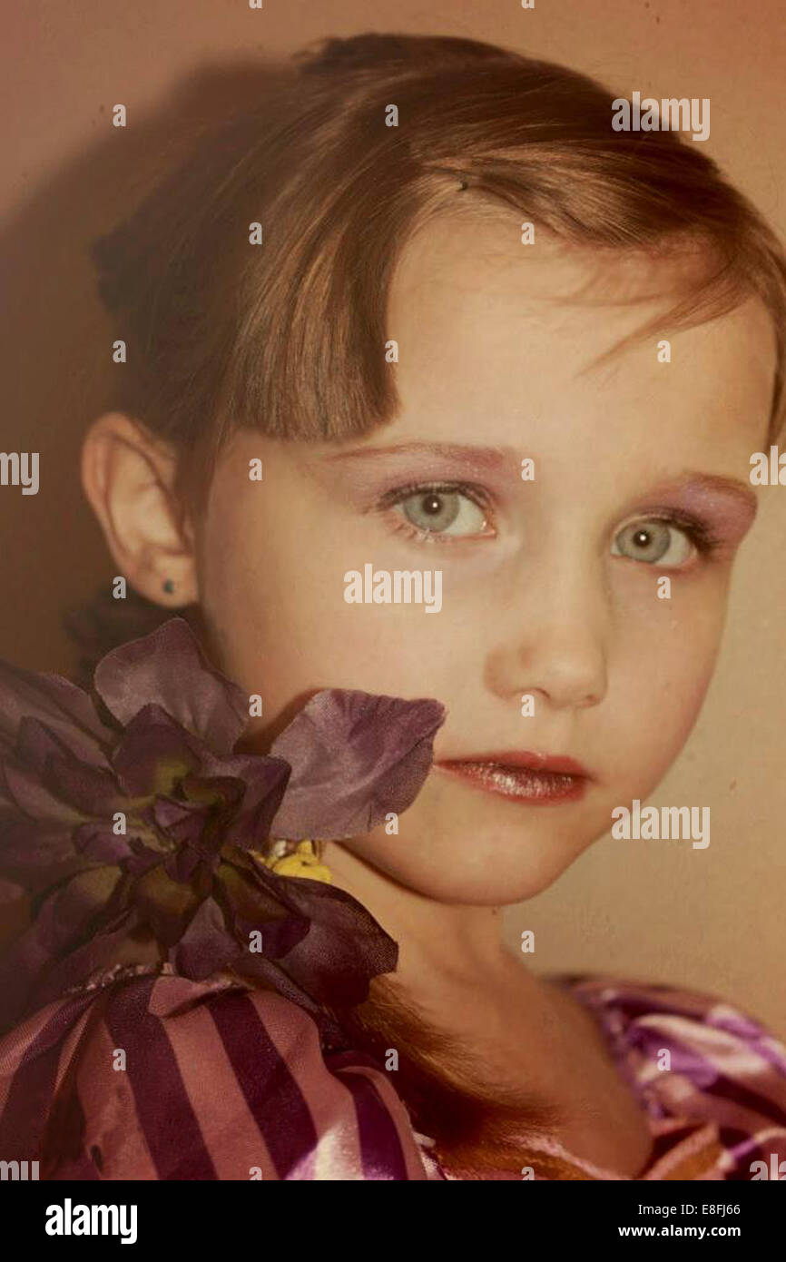 Ritratto di una ragazza che indossa un costume di fantasia e make-up Foto Stock