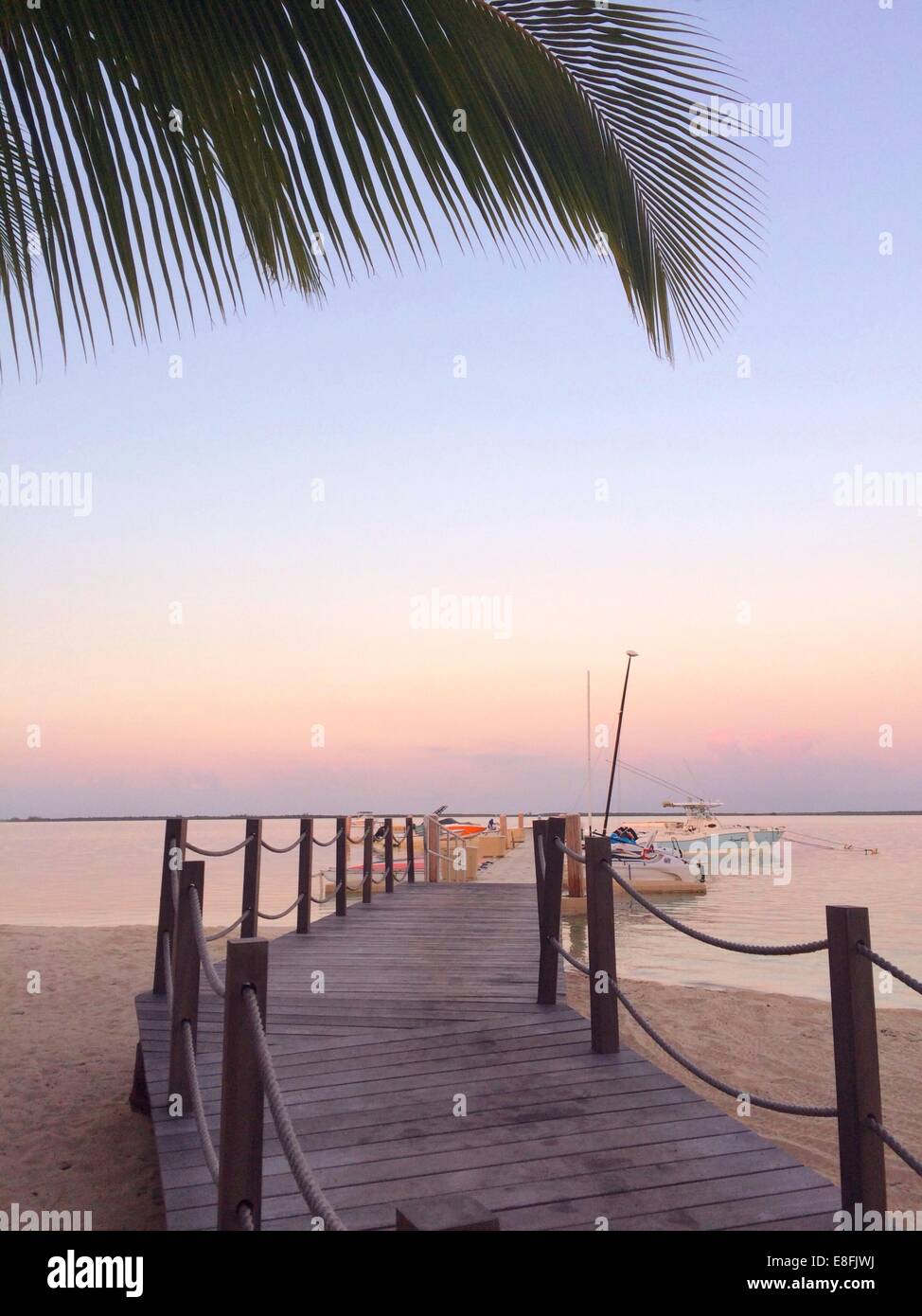 Bahamas, Pier al tramonto Foto Stock