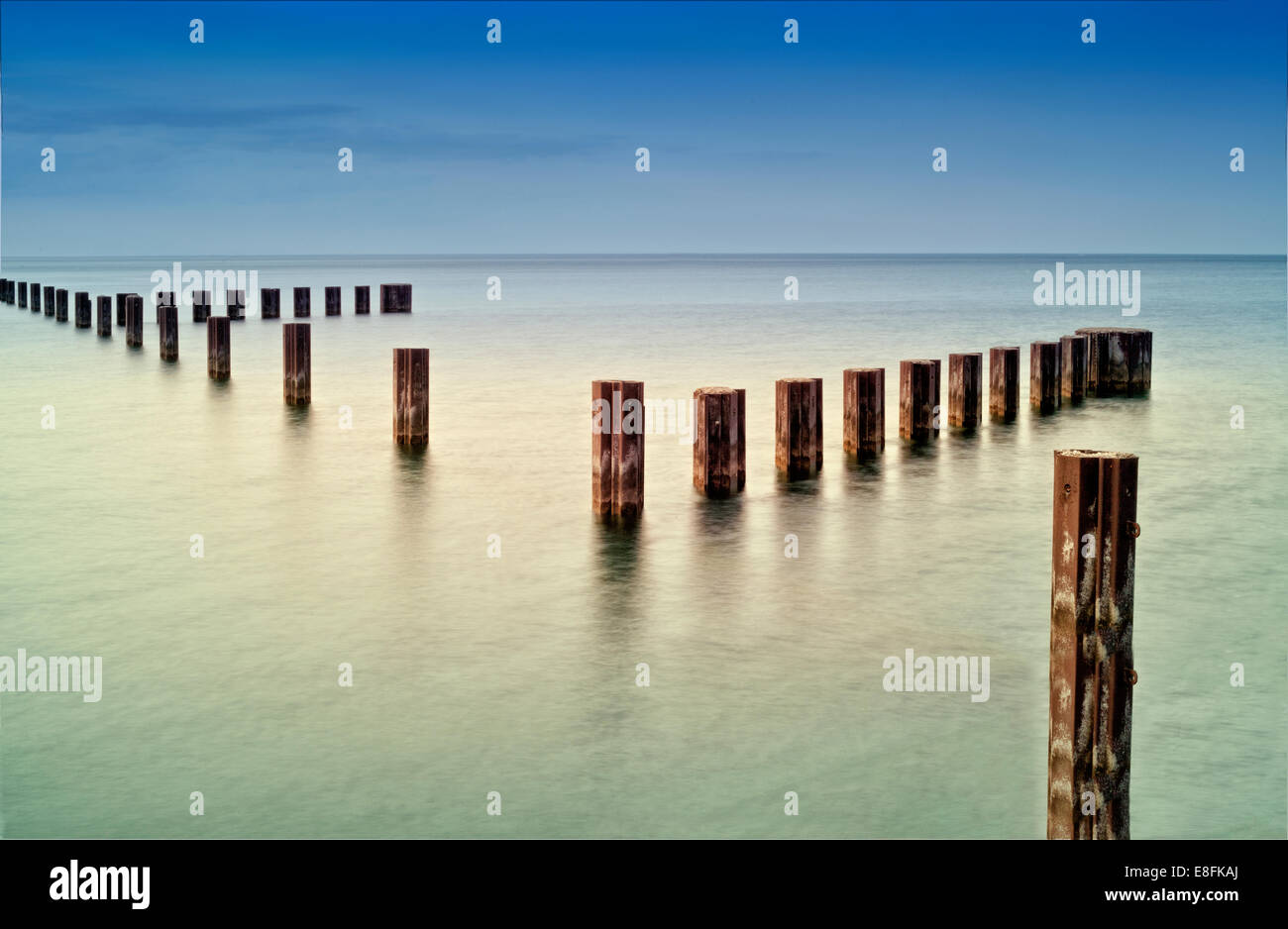 Stati Uniti d'America, Illinois, Contea di Cook, Chicago, aste metalliche nel lago Michigan Foto Stock