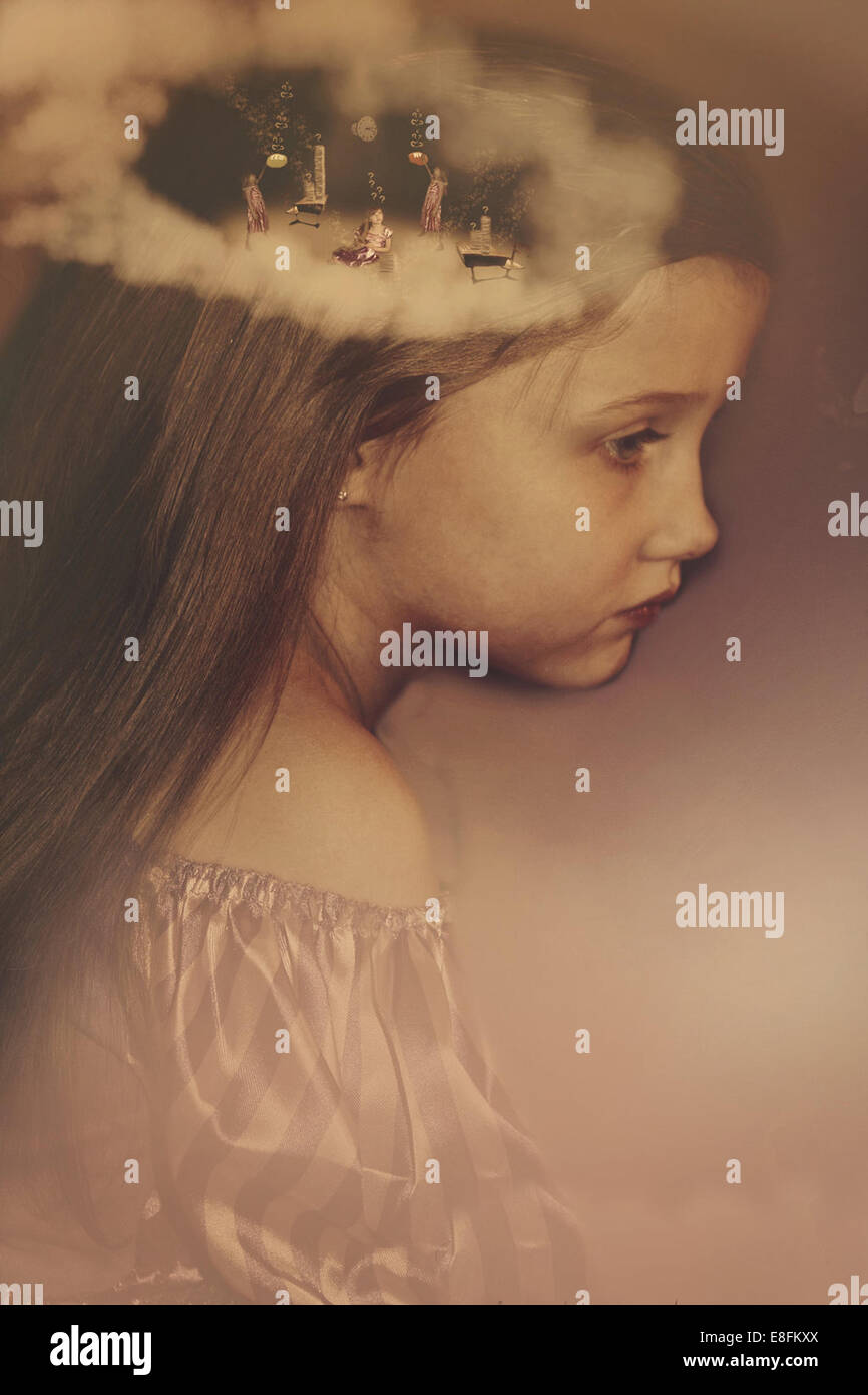 Ritratto di una ragazza fantasticando Foto Stock