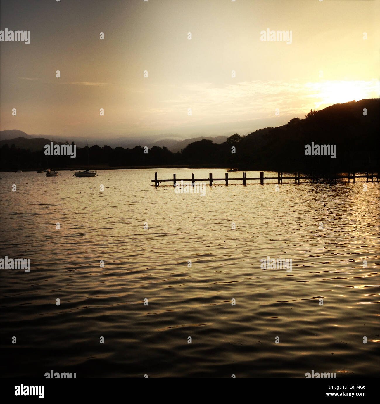 Regno Unito, Lake District inglese, Tramonto sul lago di Windermere Foto Stock