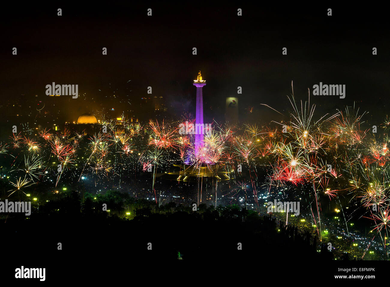 Indonesia Jakarta, fuochi d'artificio frenzy Foto Stock