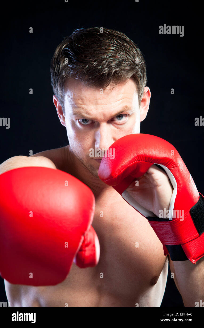 Inscatolamento dell'uomo Foto Stock