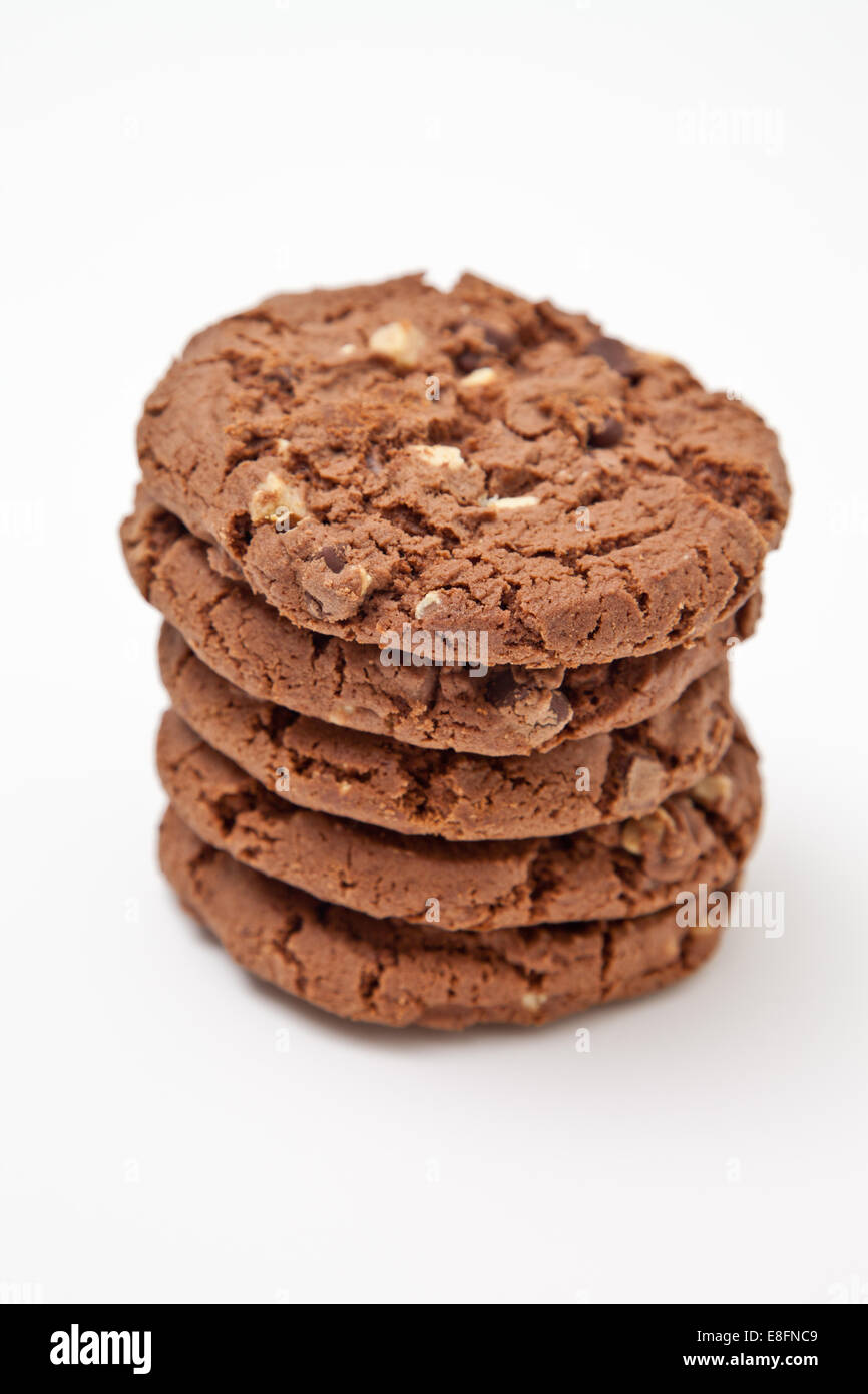 Primo piano di una pila di biscotti al cioccolato su un tavolo Foto Stock