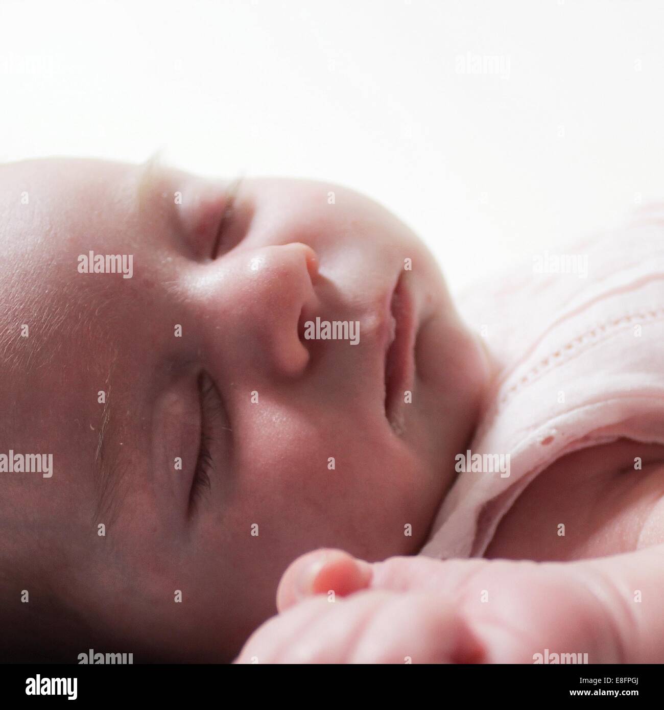 Close-up di baby girl sleeping Foto Stock
