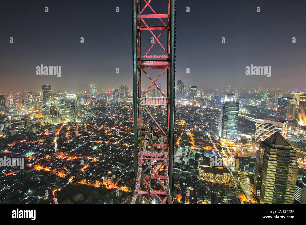 Skyline della città di notte, Jakarta, Indonesia Foto Stock