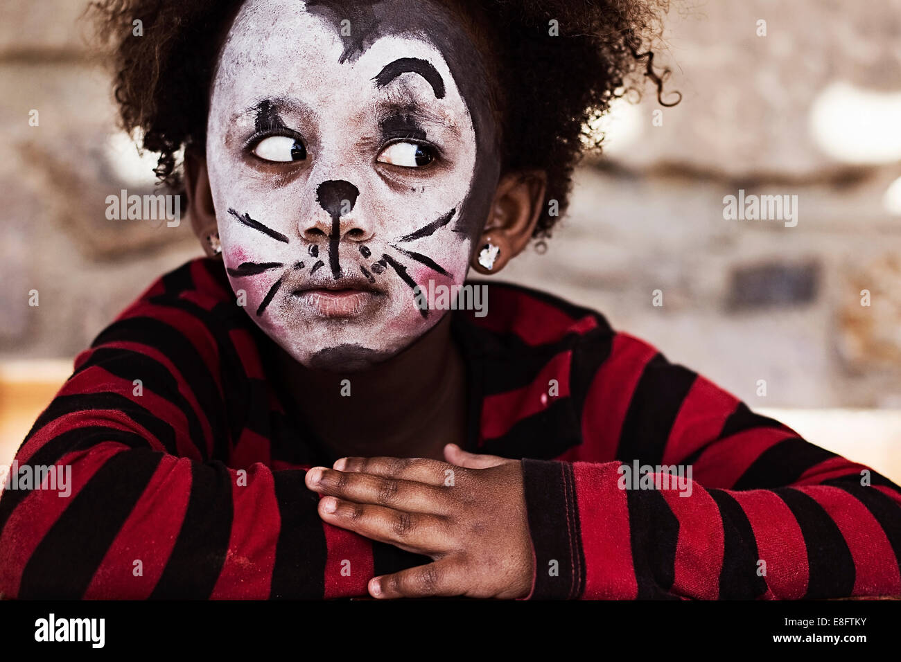 Ragazza con vernice di faccia Foto Stock