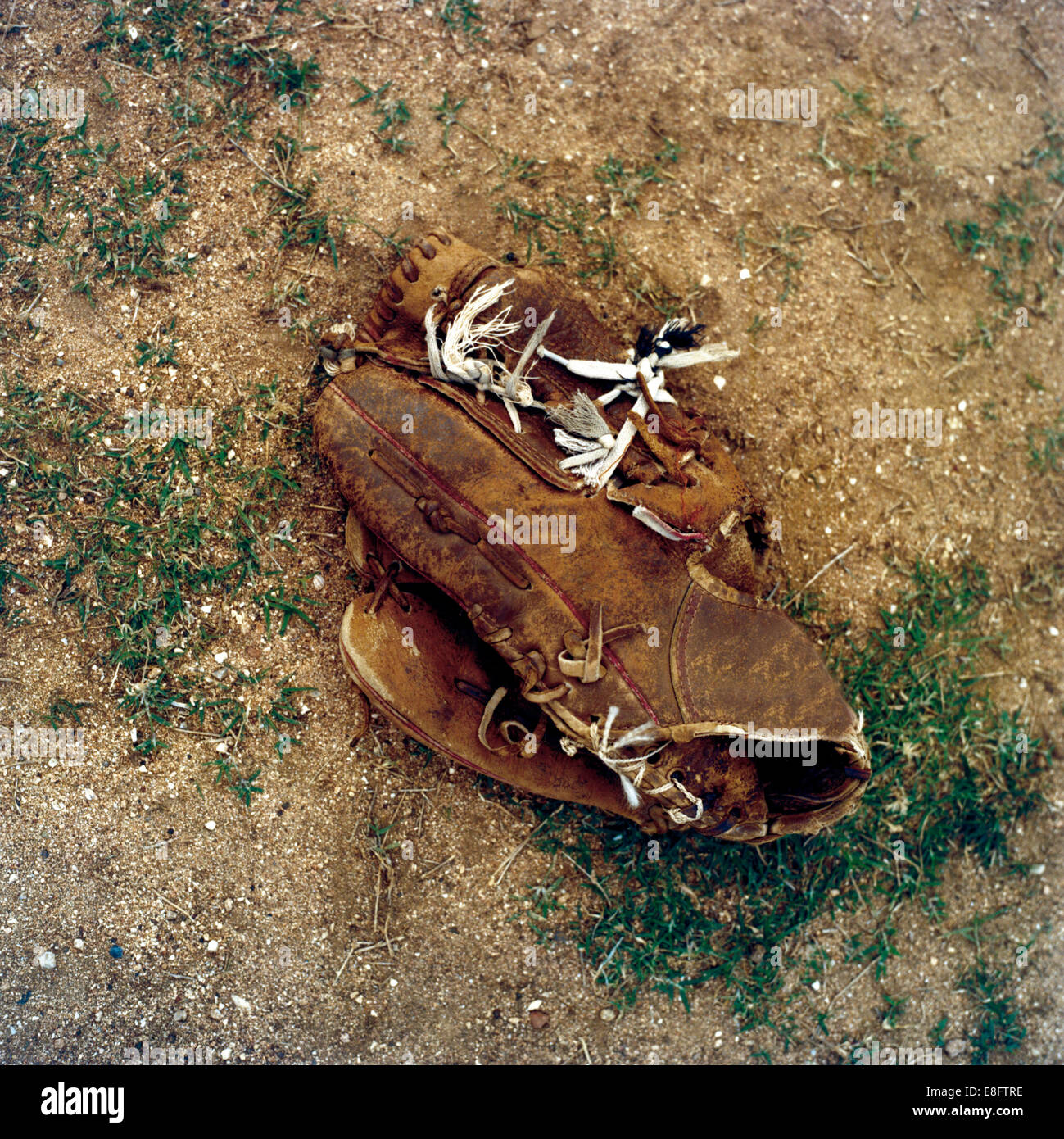 Guanti da baseball sul terreno, Havana, Cuba Foto Stock