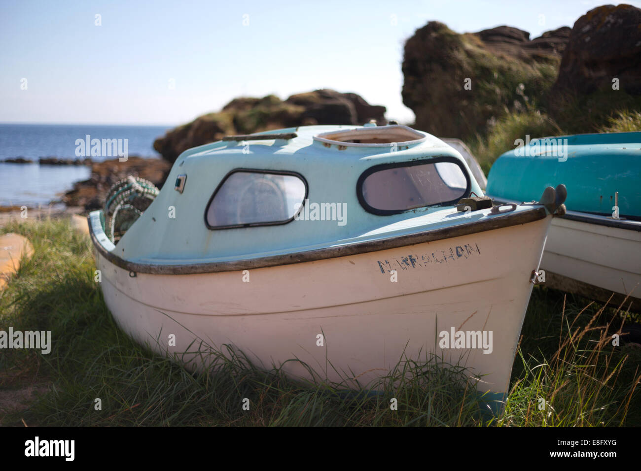 Barche tirate fino a riva Kildonan isola di Arran Foto Stock