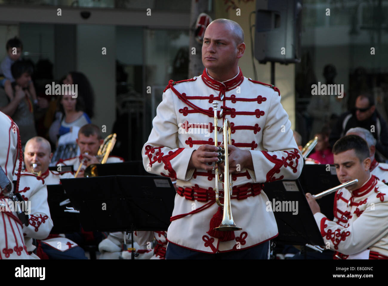 Banda Militare eseguire sul Boulevard Vitosha in Sofia Bulgaria Foto Stock