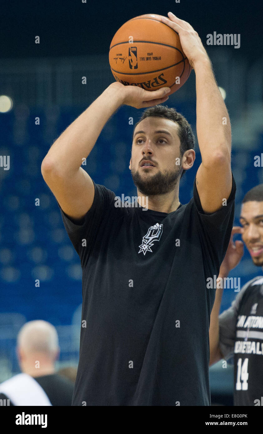 Berlino, Germania. Il 7 ottobre, 2014. San Antonio il Marco Belinelli durante la sessione di formazione da parte di San Antonio Spurs a 02 World di Berlino, Germania, 07 ottobre 2014. La partita tra Alba di Berlino e la San Antonio Spurs avviene il 08 ottobre 2014 come parte dell'NBA Giochi globale. Credito: dpa picture alliance/Alamy Live News Foto Stock