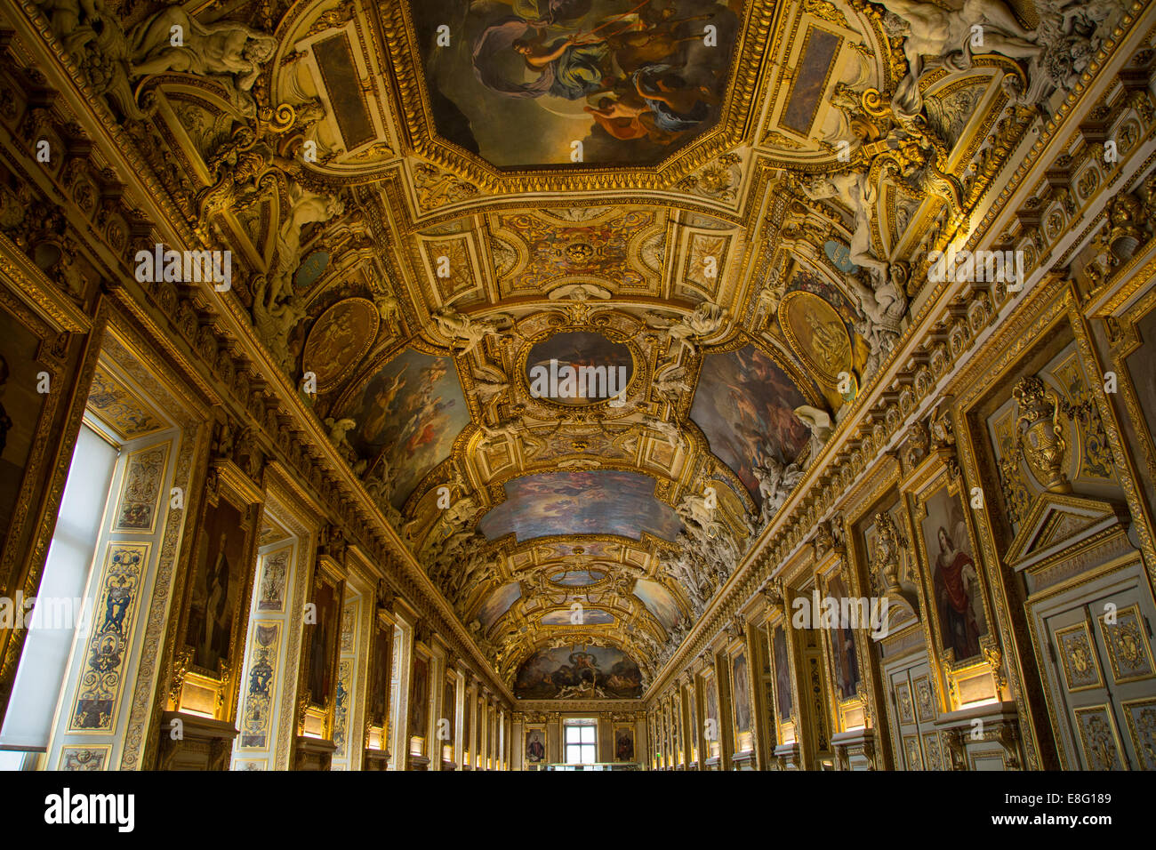 Ornato soffitto nella Galerie d'Apollon in Denon ala del Musee du Louvre, Parigi, Francia Foto Stock
