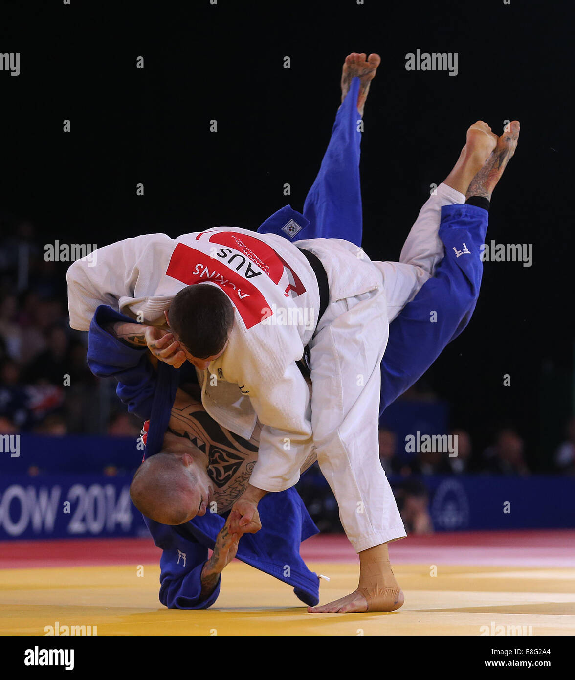 Arnie Dickins (AUS) (bianco) e Danny Williams (ITA) (blu) - Judo 73kg Round di 16 - SECC - Glasgow Scotland Regno Unito - 250714 - Gl Foto Stock