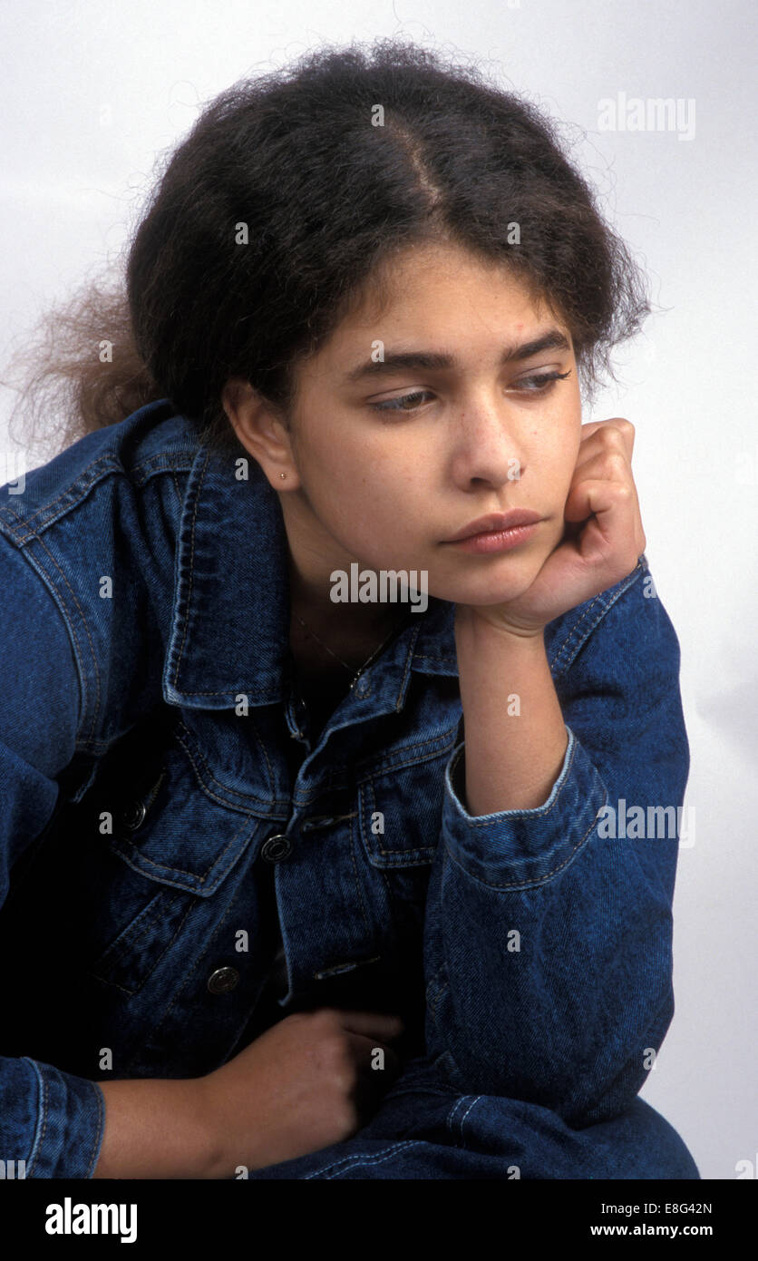 Moody adolescente dark scuoiati ragazza Foto Stock