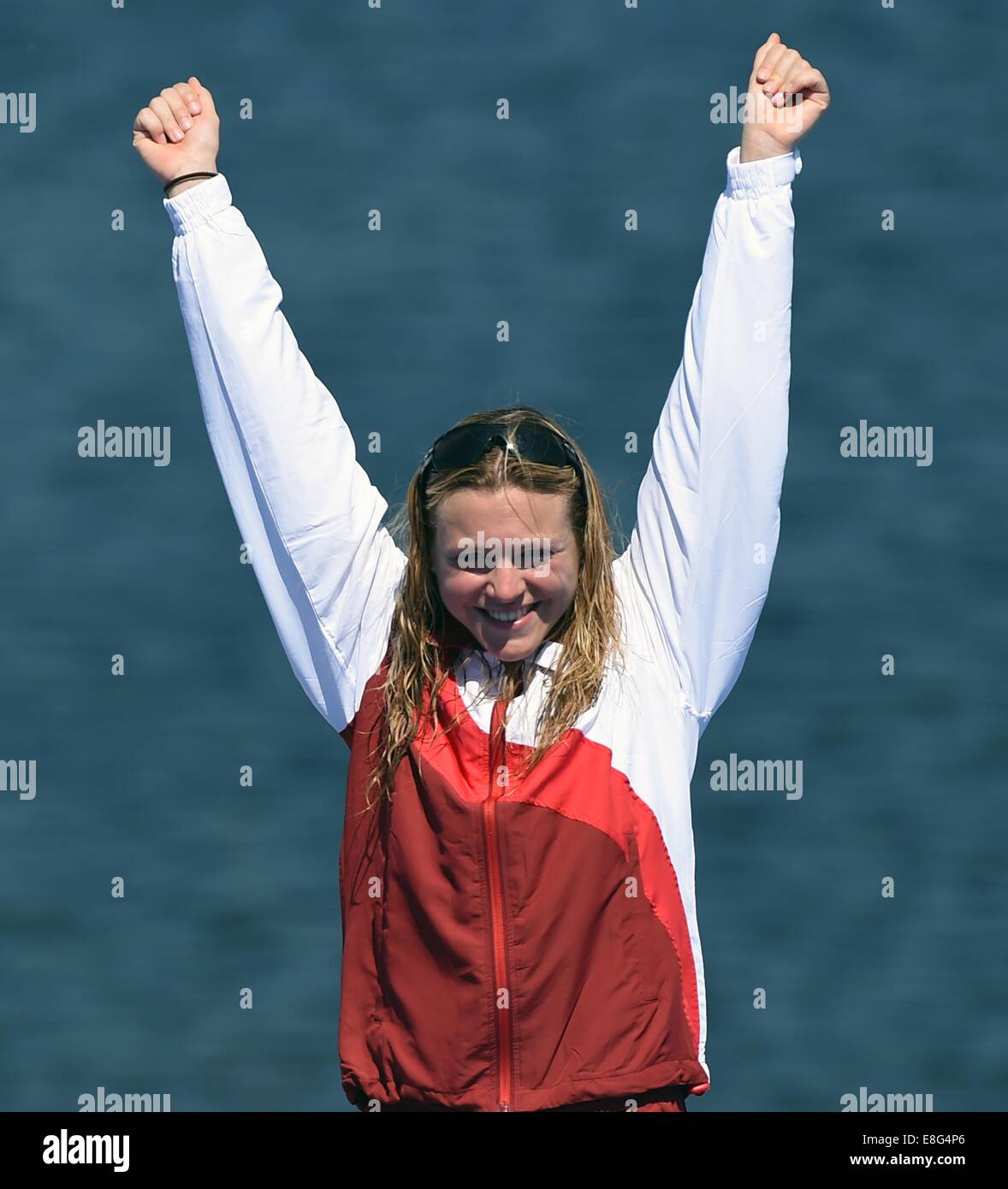 Vicky Holland (ITA) celebra come ottenere il bronzo della donna Triathlon al 2014 Giochi del Commonwealth. Il Triathlon. Strathclyde Co Foto Stock