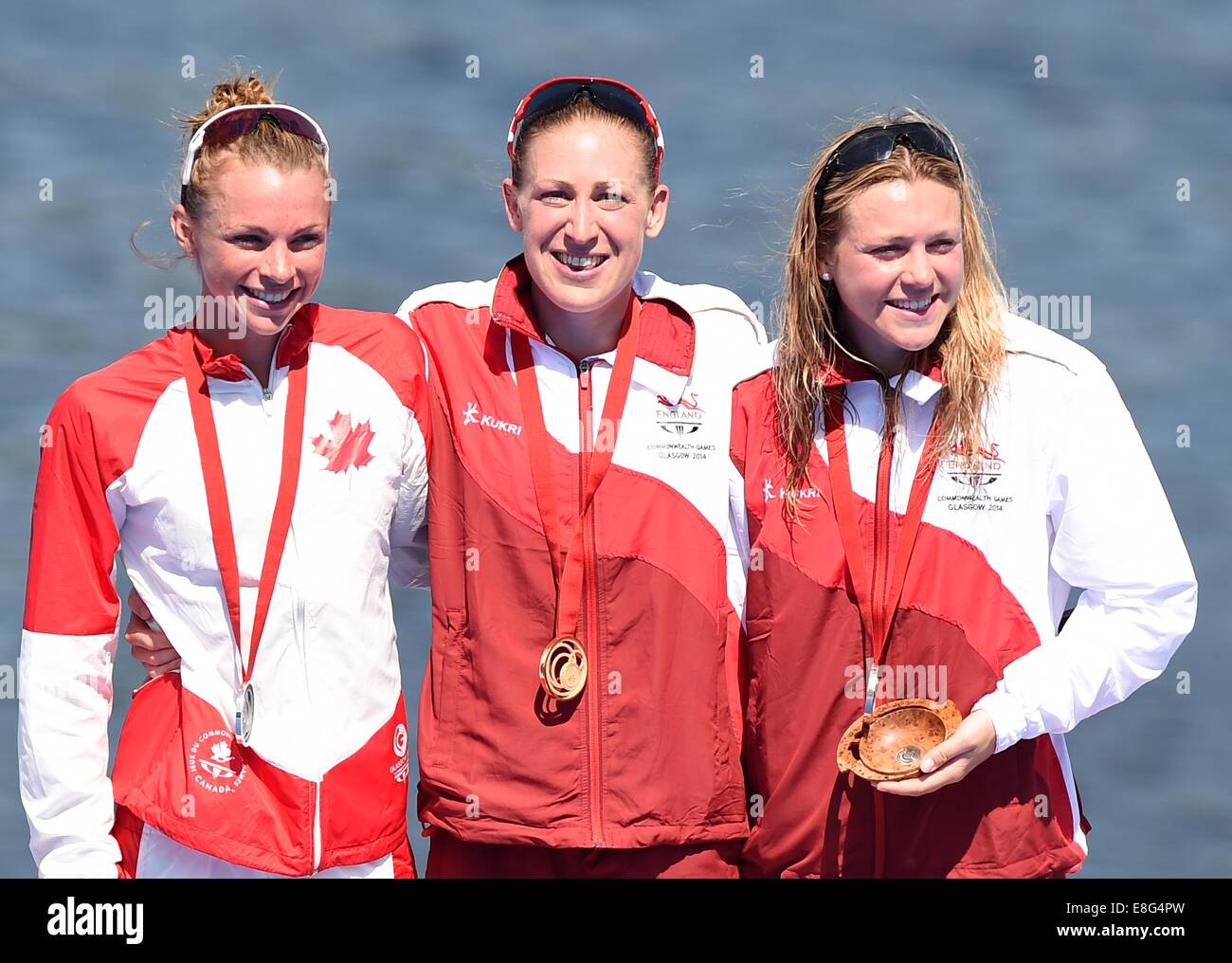 (L t r) Kirsten Sweetland (CAN, medaglia d'argento), Jodie Stimpson (ENG, medaglia d'oro) e Vicky Holland (ENG, medaglia di bronzo). Triathlon Foto Stock