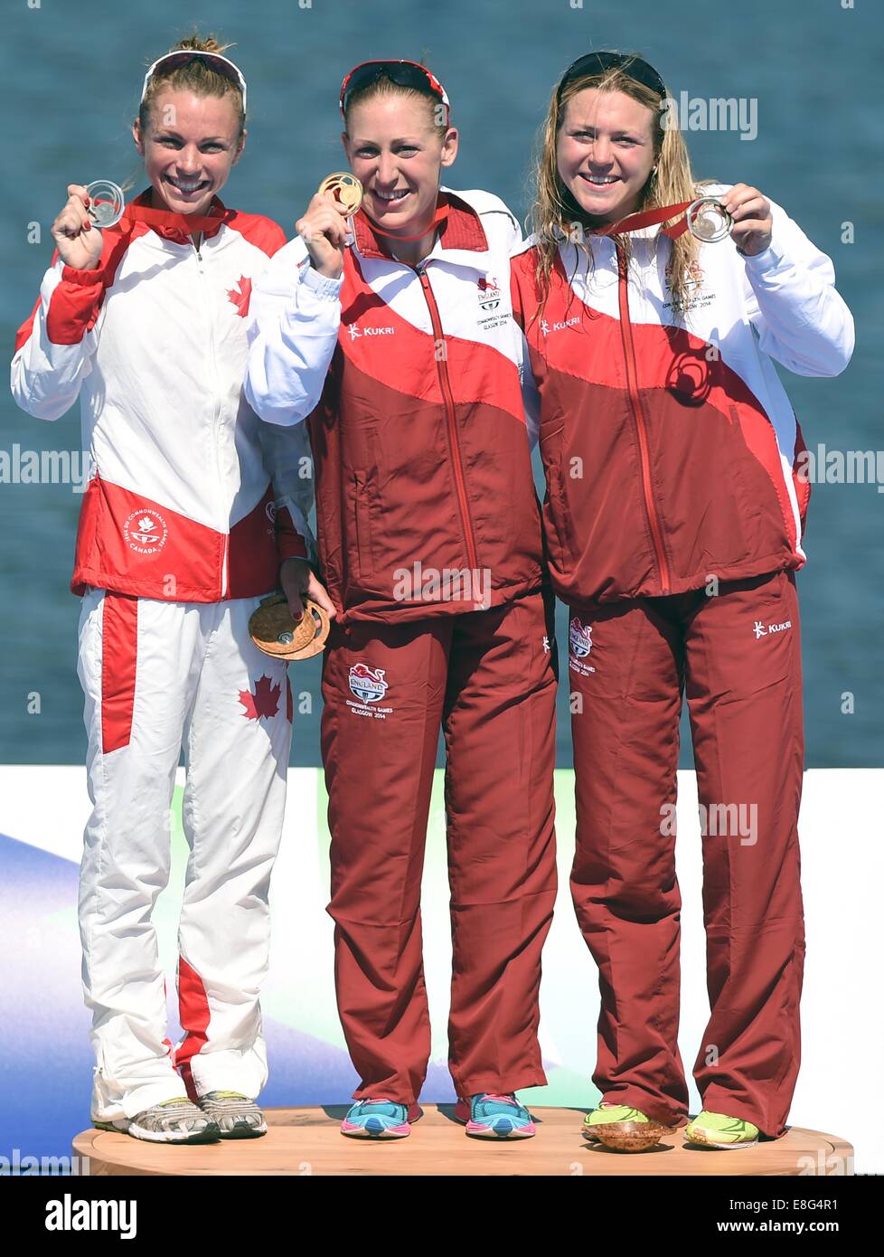 (L t r) Kirsten Sweetland (CAN, medaglia d'argento), Jodie Stimpson (ENG, medaglia d'oro) e Vicky Holland (ENG, medaglia di bronzo). Triathlon Foto Stock