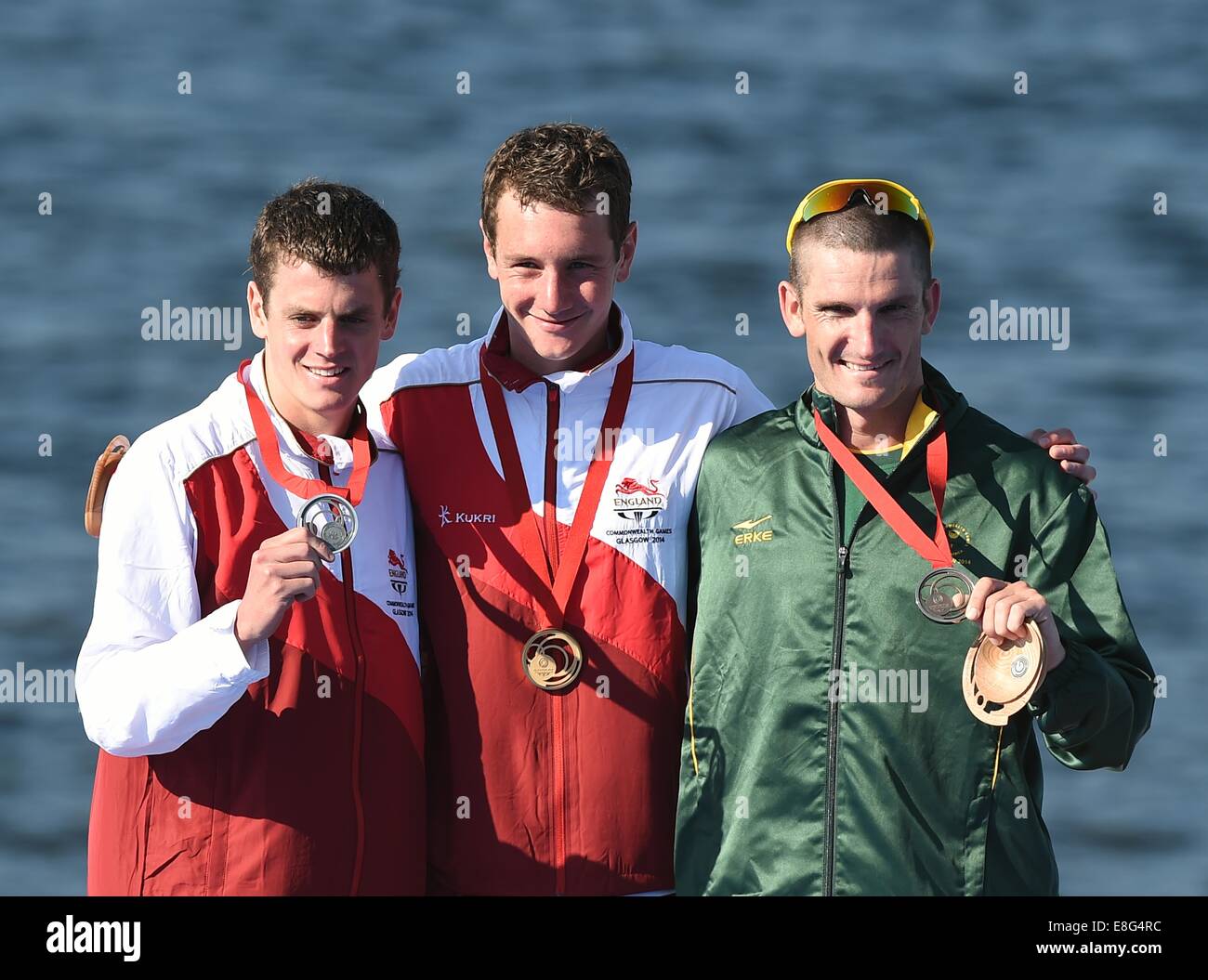 (L a r) Jonathan Brownlee (ENG, argento), Alistair Brownlee (ENG, oro) e Richard Murray (RSA, bronzo). Il Triathlon. Strathclyde Foto Stock