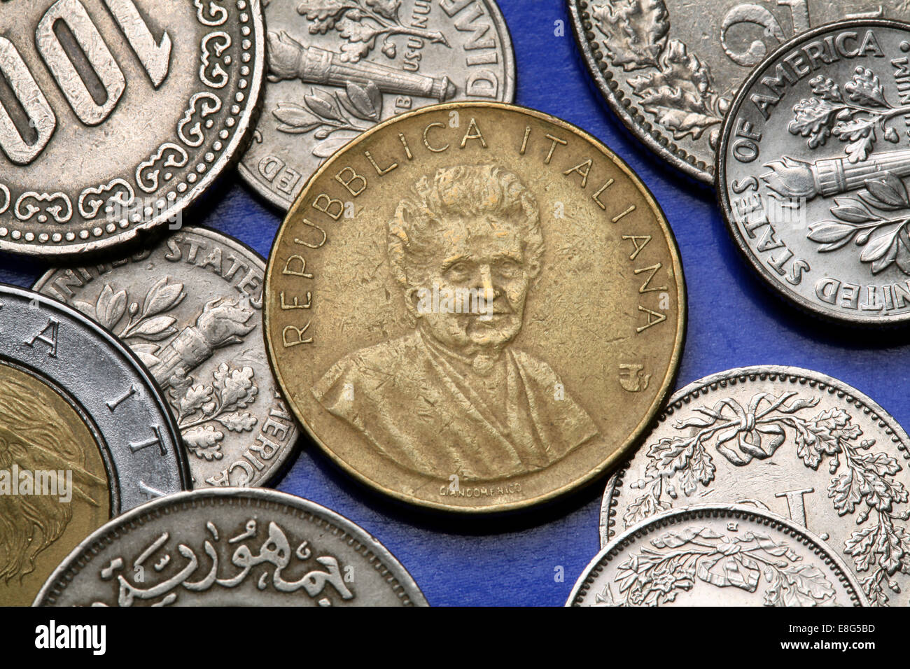 Monete di Italia. Medico Italiano ed educatore Maria Montessori rappresentato nel vecchio Italiano 200 lira moneta. Foto Stock