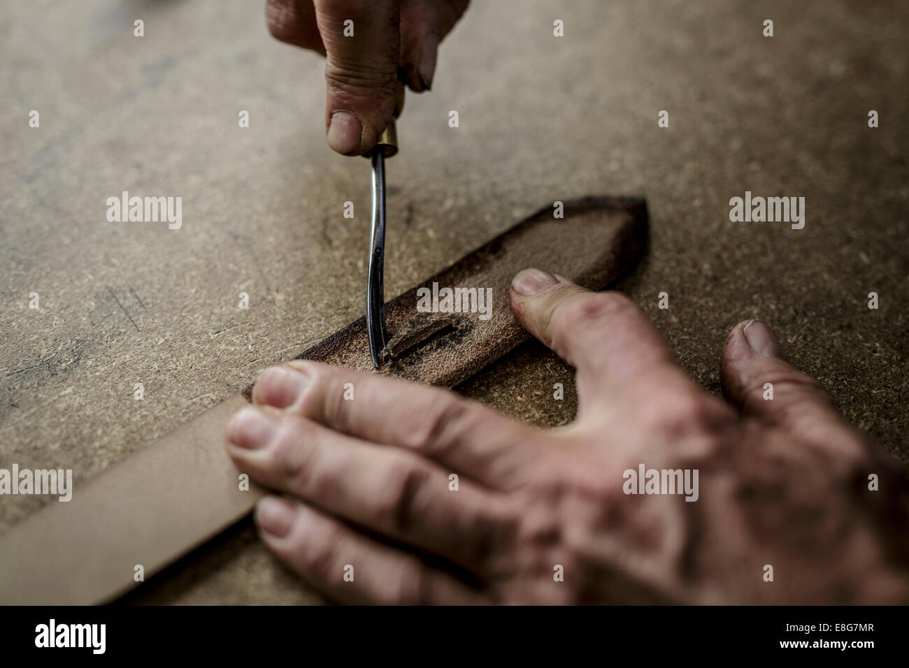 Cinghie in pelle cucita a mano da parte di un maestro inglese Saddler Foto Stock