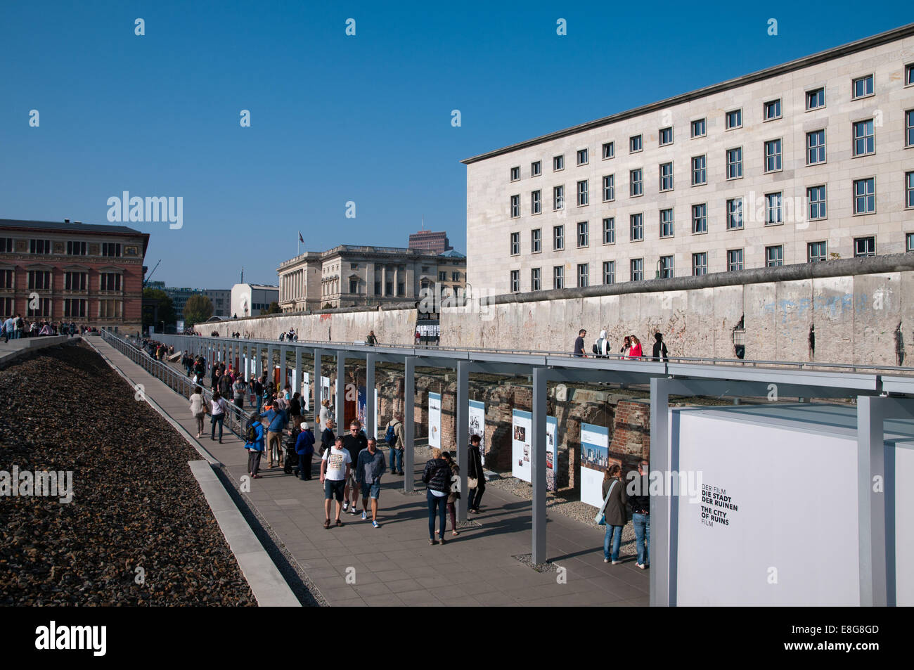 Topografia del Terrore Museo sul sito della ex SS e quartier generale della Gestapo, tratto del muro di Berlino Foto Stock