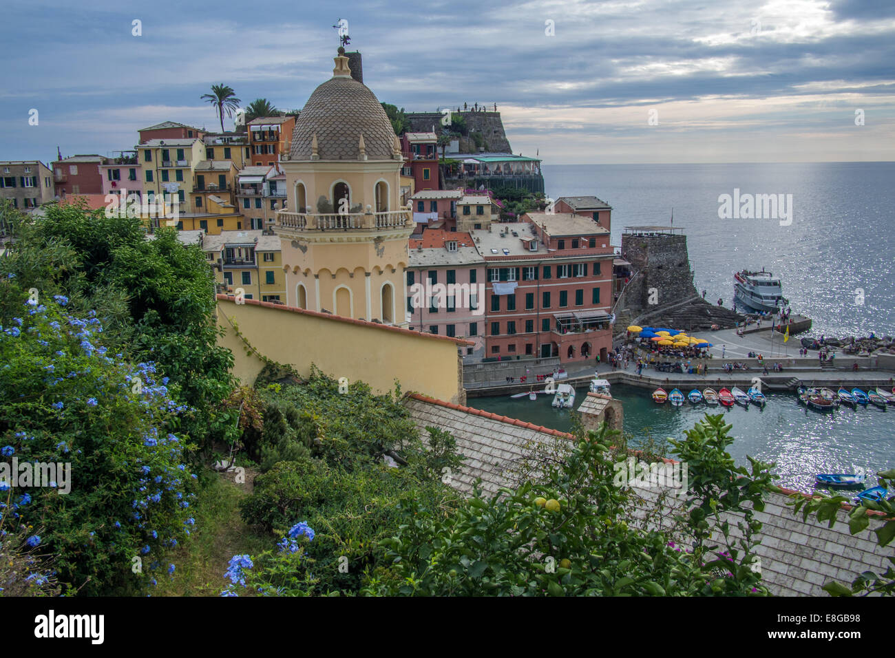 Vernazza, Cinque Terre ("Cinque Terre'), la regione Liguria, Italia. Foto Stock