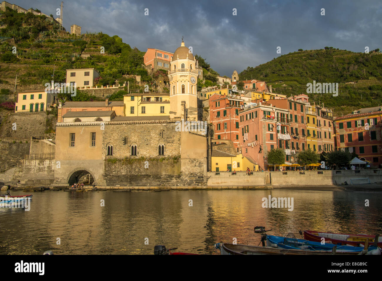 Vernazza, Cinque Terre ("Cinque Terre'), la regione Liguria, Italia. Foto Stock