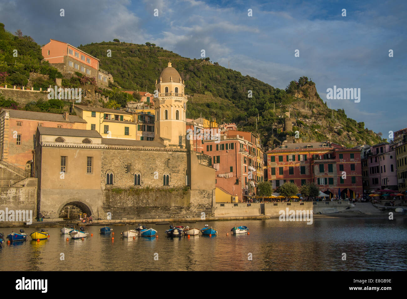 Vernazza, Cinque Terre ("Cinque Terre'), la regione Liguria, Italia. Foto Stock